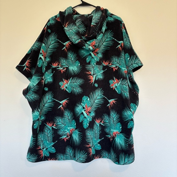 Kavu Hooded Fleece Poncho - Picture 4 of 6